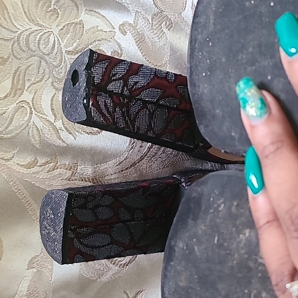 Sz 11 Cranberry & Silver Sandals - Picture 6 of 7